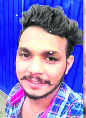 రోడ్డు ప్రమాదంలో   డిగ్రీ విద్యార్థి మృతి
2