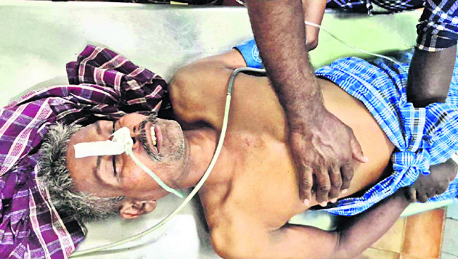 అప్పుల బాధతో రైతు ఆత్మహత్యాయత్నం 1