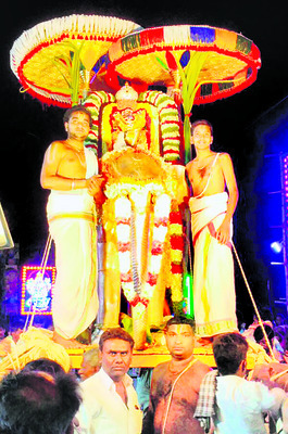 గజవాహనంపై లక్ష్మీనరసింహుడు 1