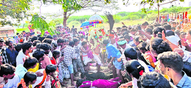 వైభవంగా లక్ష్మీనరసింహస్వామి ఉత్సవం 1