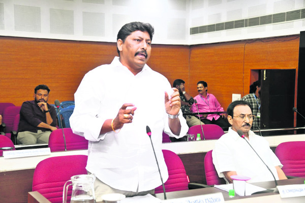 పెండింగ్‌ పనులు పూర్తి చేయాలి 
1