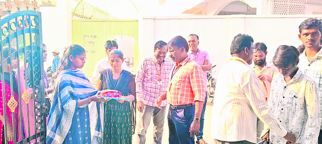 ఉచిత వైద్య  శిబిరాలతో మేలు 
1