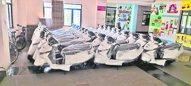 యువత రాజకీయాల్లోకి అడుగుపెట్టింది. ఉన్నత చదువులు చదివిన2