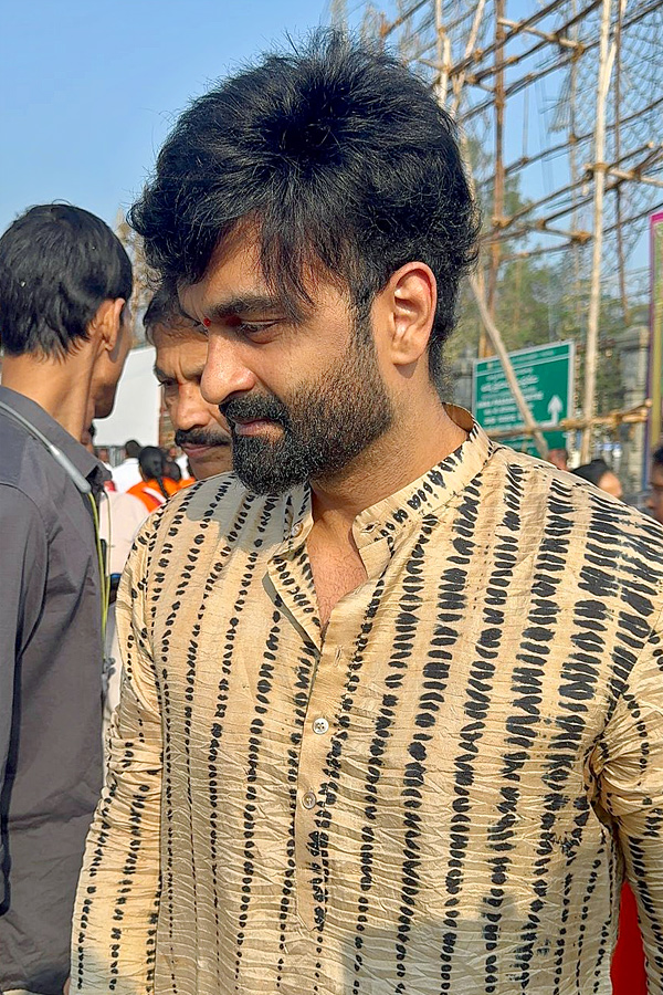 Actor Brahmanandam Son Actor Raja Goutham Visited Tirumala Temple4