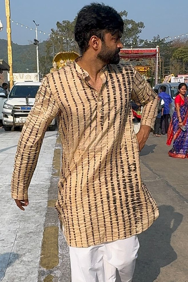 Actor Brahmanandam Son Actor Raja Goutham Visited Tirumala Temple5