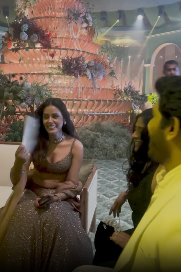 Allu Arjun-Sneha At Sirish pre-wedding party Photos12