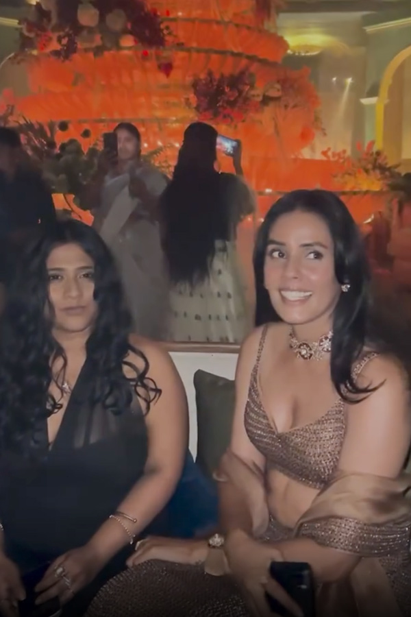 Allu Arjun-Sneha At Sirish pre-wedding party Photos13