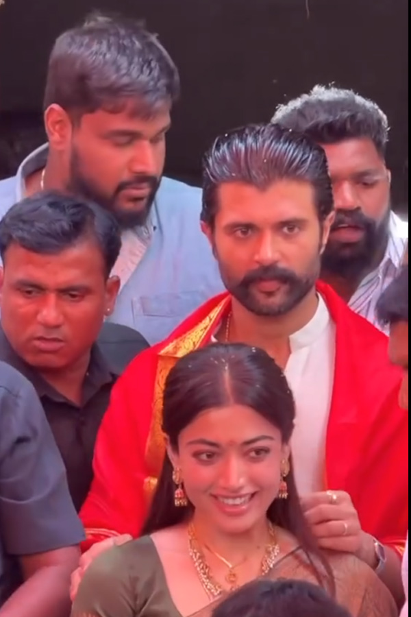 VijayDeverakonda And RashmikaMandanna Visited TTD Temple In Hyderabad Photos2