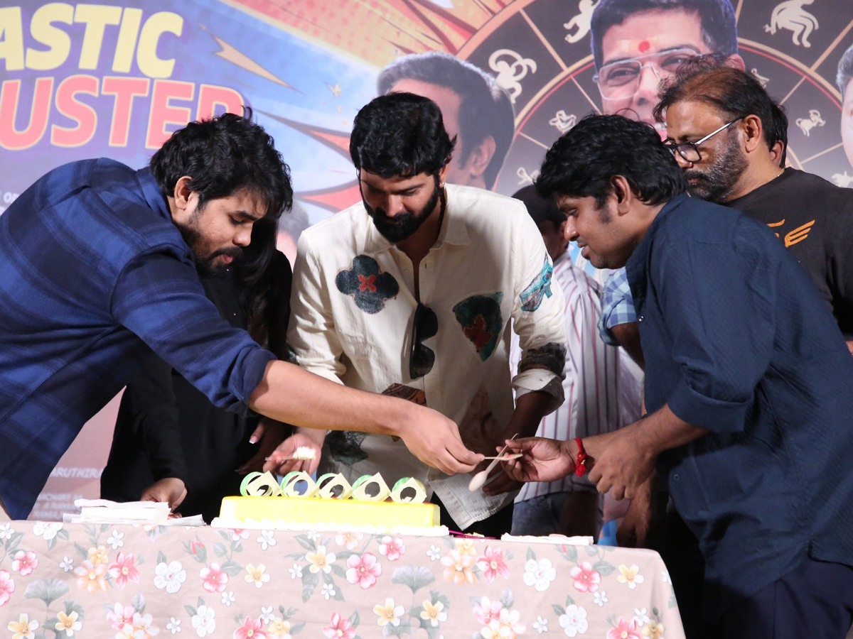 Vishnu Vinyasam Movie Success Meet Photos11