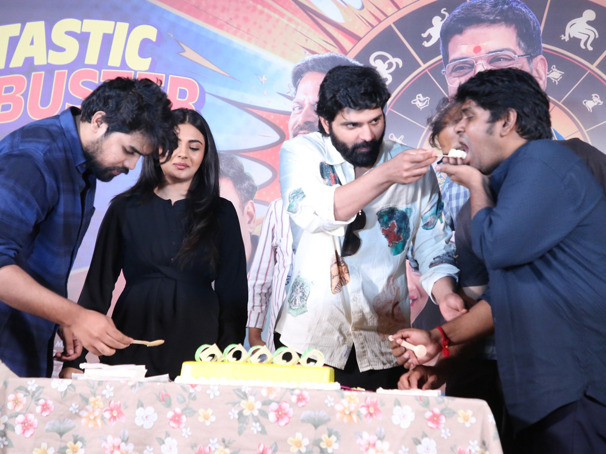Vishnu Vinyasam Movie Success Meet Photos12