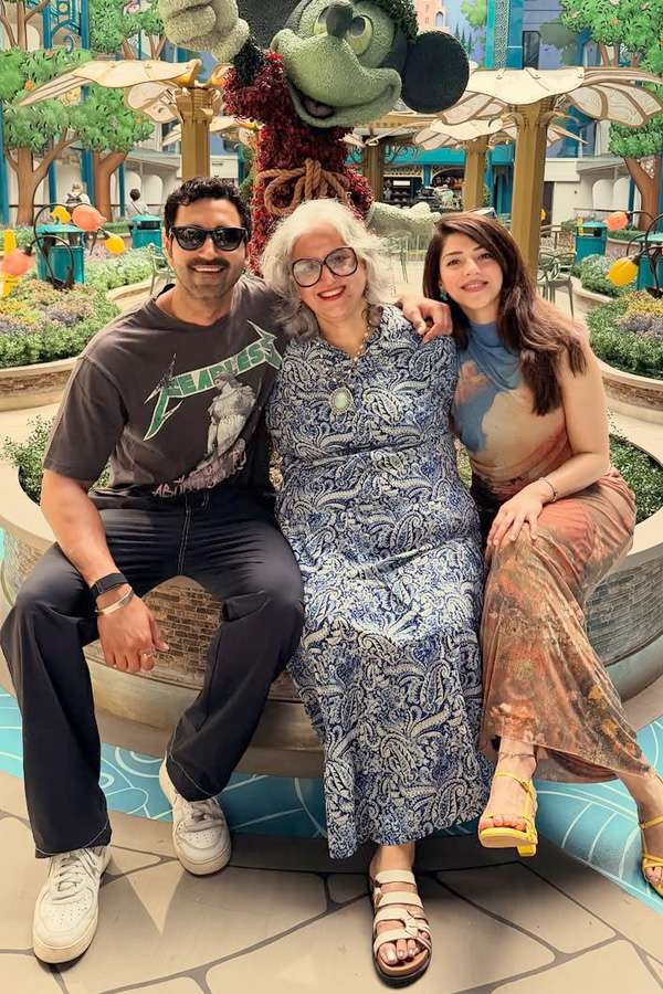 Actress Mehreen Pirzada Singapore Vacation Photos2