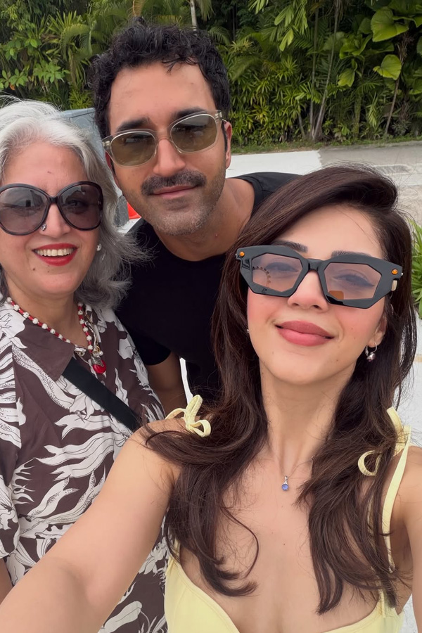 Actress Mehreen Pirzada Singapore Vacation Photos12