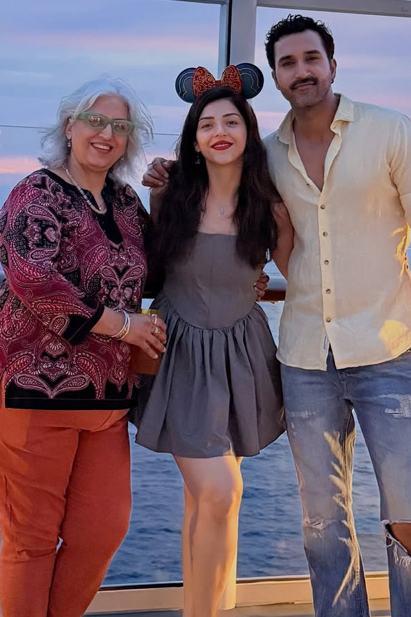 Actress Mehreen Pirzada Singapore Vacation Photos13