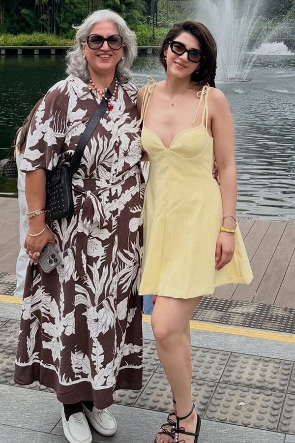 Actress Mehreen Pirzada Singapore Vacation Photos14