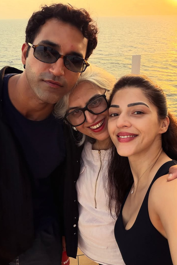 Actress Mehreen Pirzada Singapore Vacation Photos16