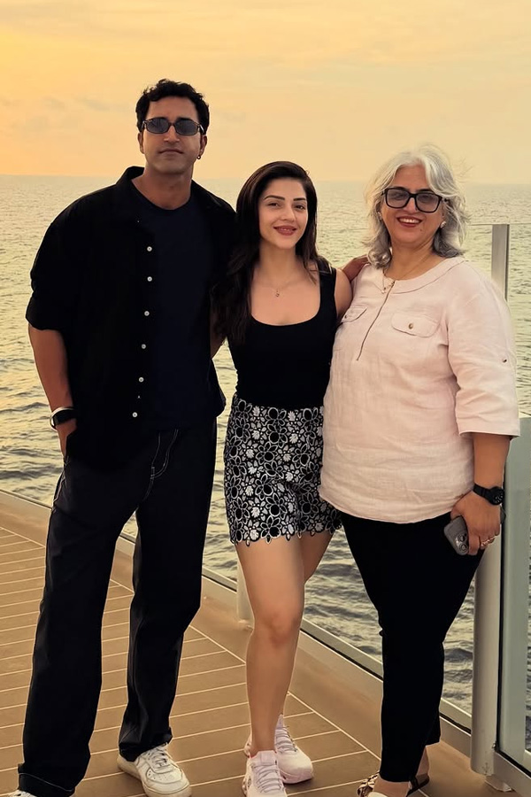 Actress Mehreen Pirzada Singapore Vacation Photos3