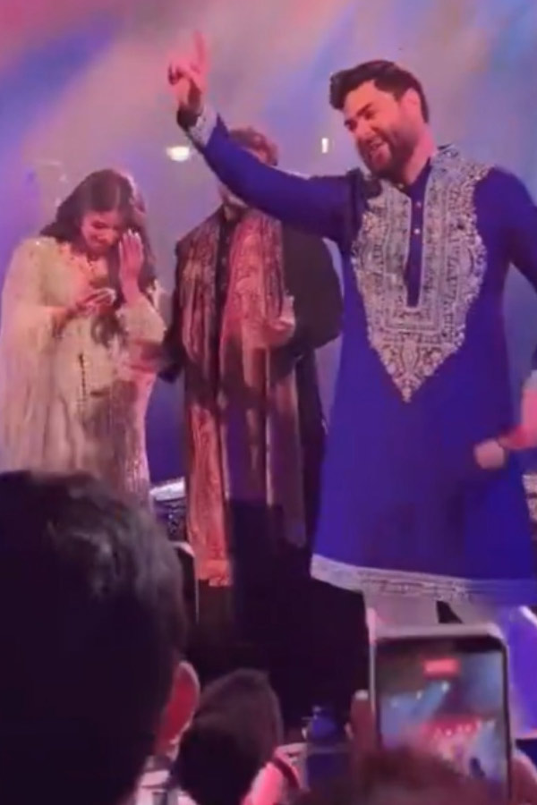Kuldeep Yadav Dance With Wife Vanshika In Haldi Sangeet Ceremony Photos14