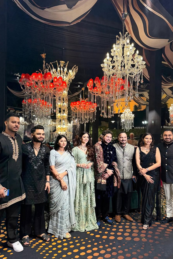 Kuldeep Yadav Dance With Wife Vanshika In Haldi Sangeet Ceremony Photos7