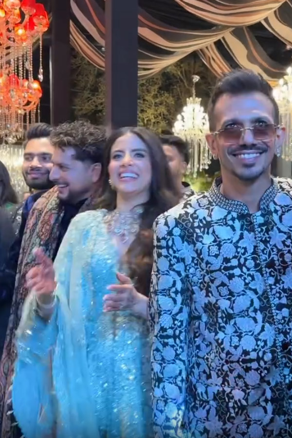 Kuldeep Yadav Dance With Wife Vanshika In Haldi Sangeet Ceremony Photos9