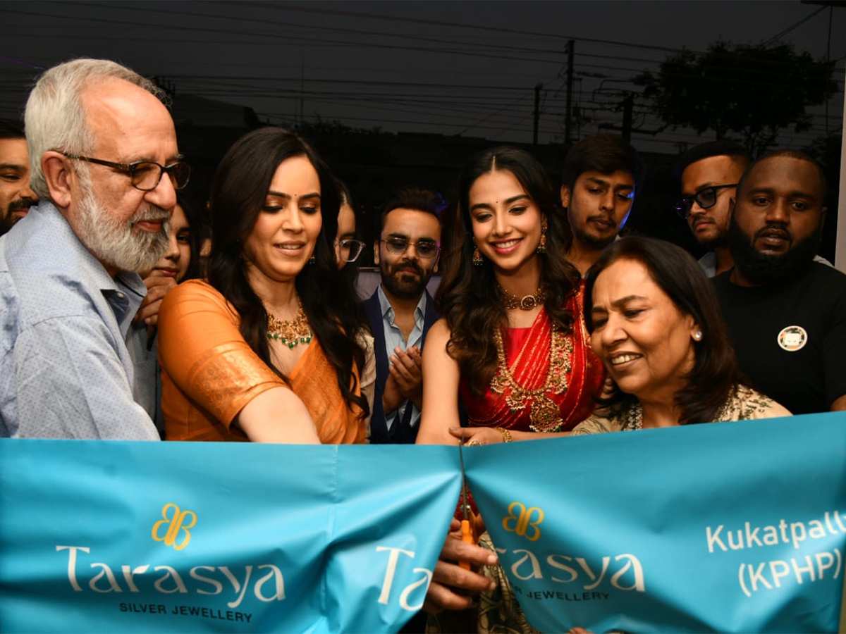Meenakshi Chaudhary Graceful Jewellery Store Opening16