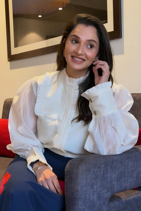 Sania Mirza Shares Latest Beautiful Photos2