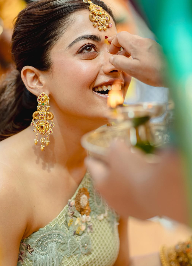 Virosh Haldi Pics : Rashmika and Vijay Deverakonda Share Pictures from the Haldi Ceremony HD Photos4