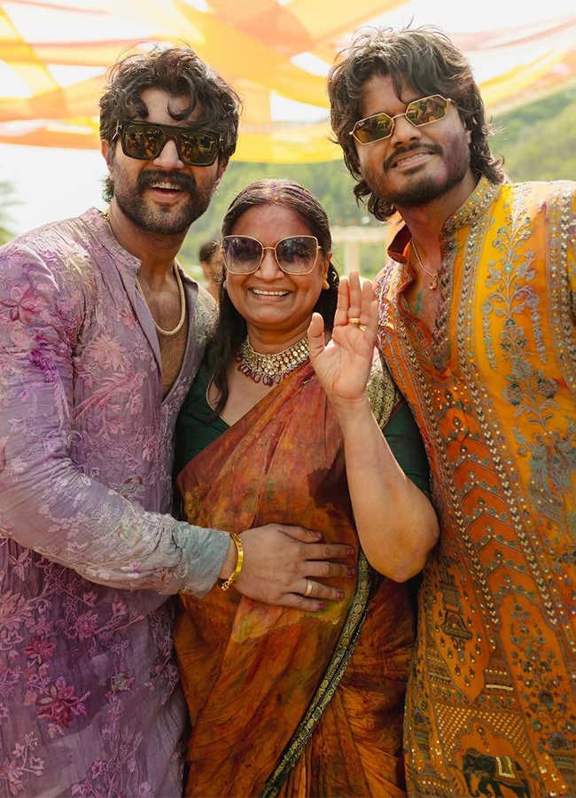 Virosh Haldi Pics : Rashmika and Vijay Deverakonda Share Pictures from the Haldi Ceremony HD Photos17