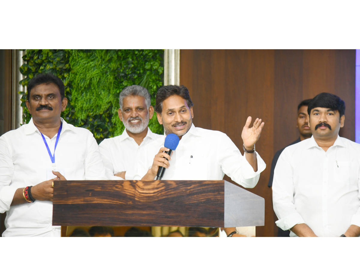 YS Jagan Holds Review meeting with Ongole Assembly constituency YSRCP leaders Photos8