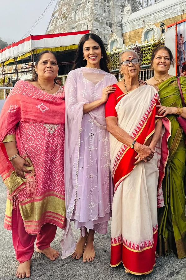 Actress Malavika Mohanan Visits Tirumala Photos3