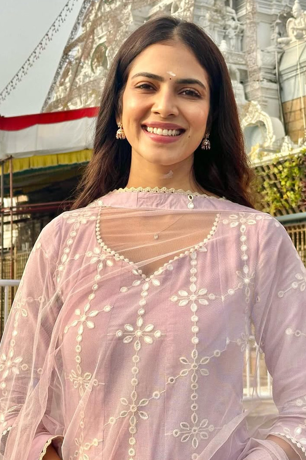 Actress Malavika Mohanan Visits Tirumala Photos4