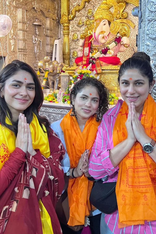 Actress Mrunal thakur visited Ganapathi temple In pune Photos5