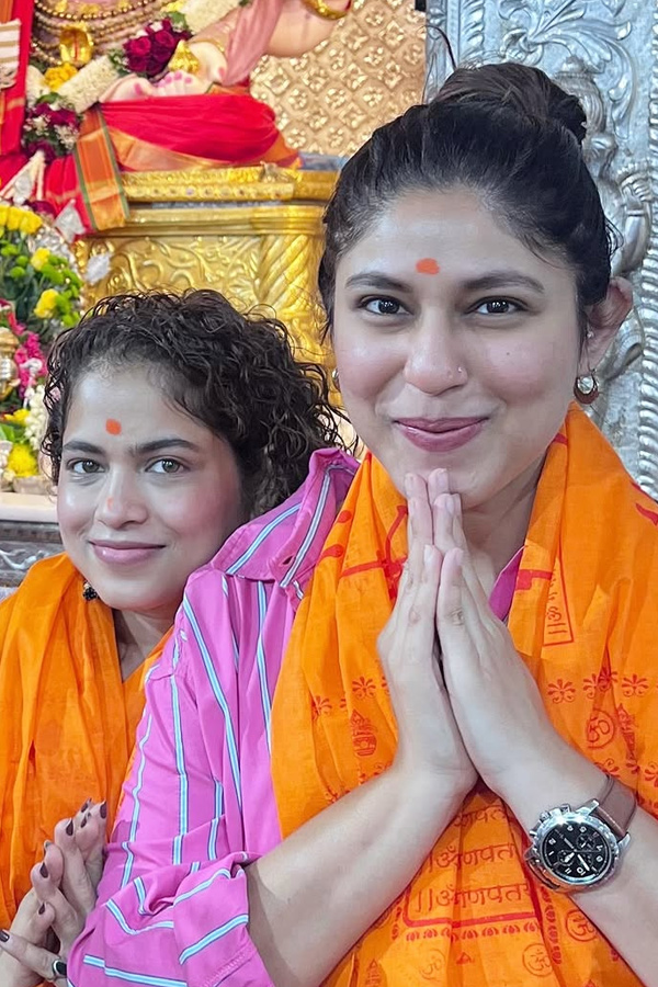 Actress Mrunal thakur visited Ganapathi temple In pune Photos7