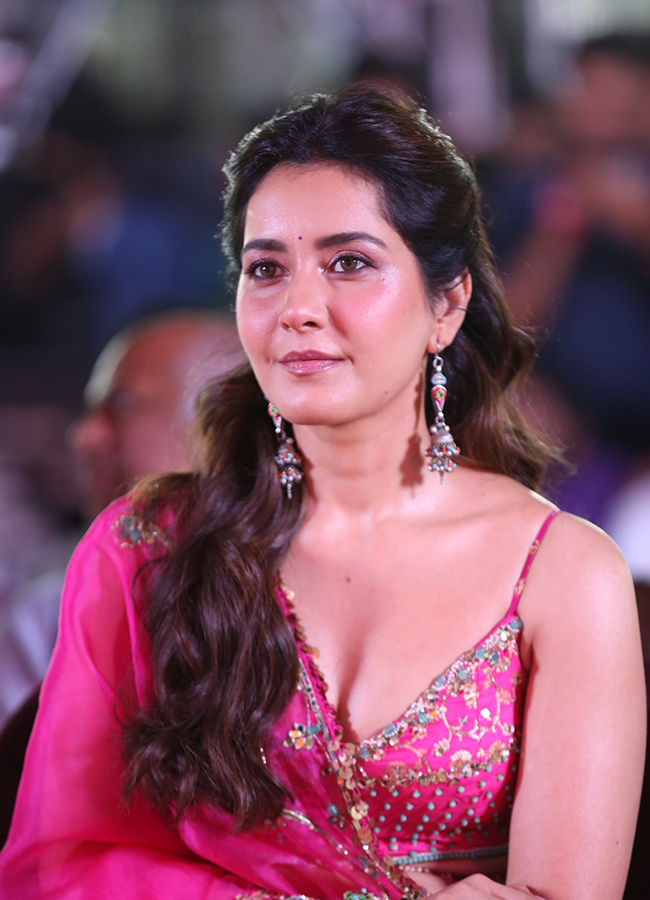 Tollywood Actress Sreeleela And Raashii Khanna HD Photos11