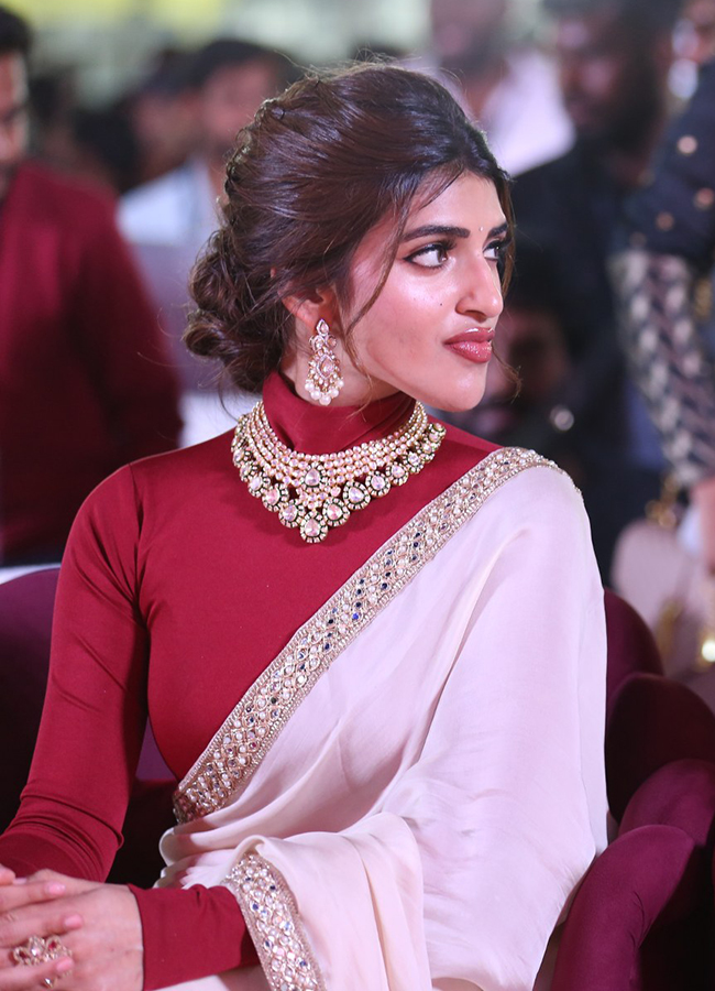 Tollywood Actress Sreeleela And Raashii Khanna HD Photos14