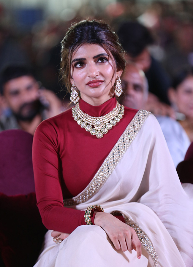 Tollywood Actress Sreeleela And Raashii Khanna HD Photos2