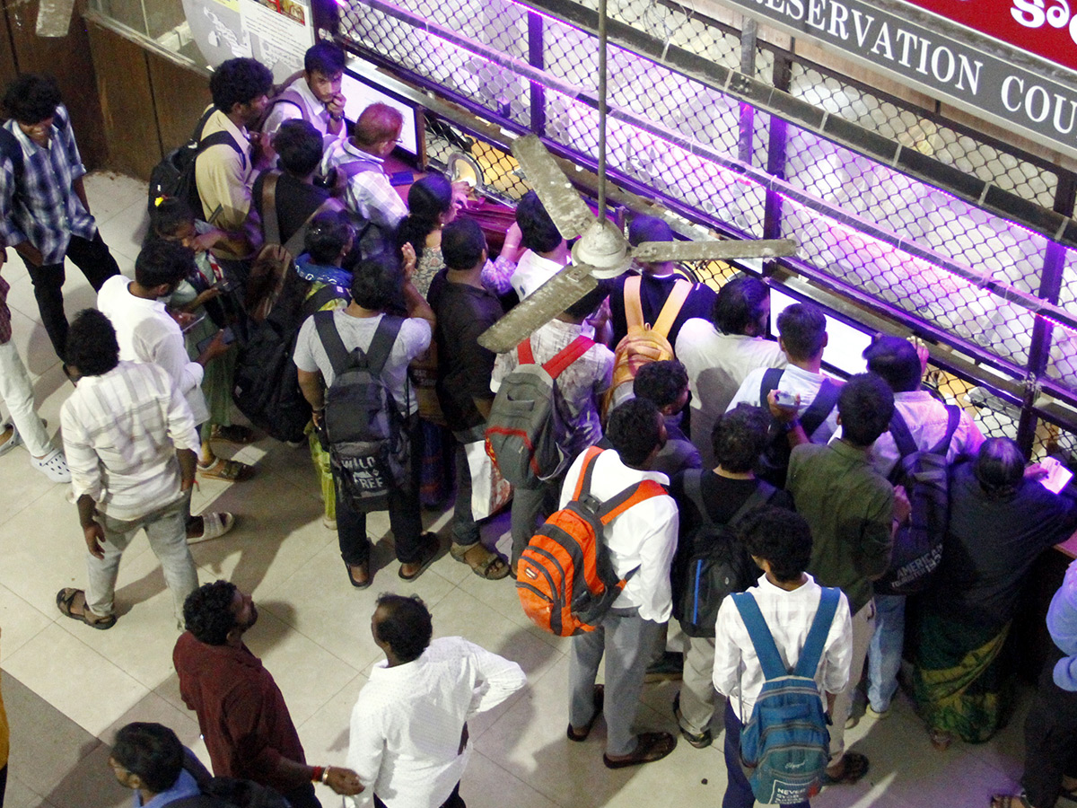 Heavy Rush in Bus Stand holidays Vijayawada15