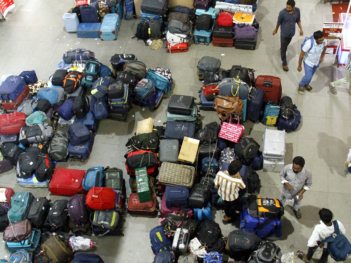 Heavy Rush in Bus Stand holidays Vijayawada16