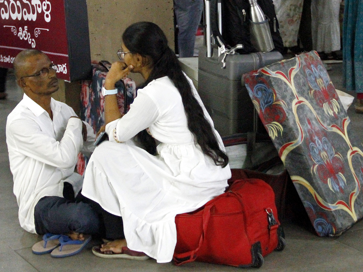 Heavy Rush in Bus Stand holidays Vijayawada6
