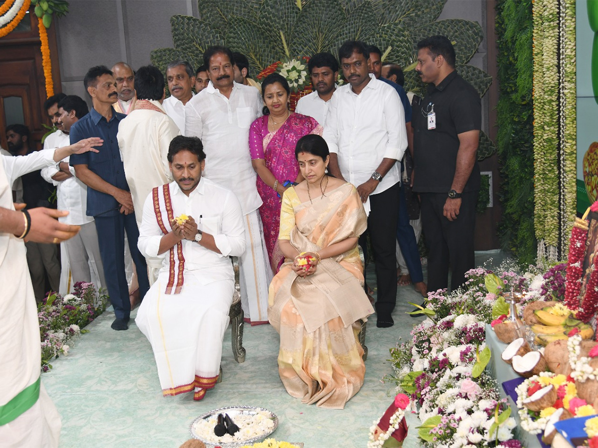 YS Jagan Ugadi Celebrations at Tadepalli HD Photos1