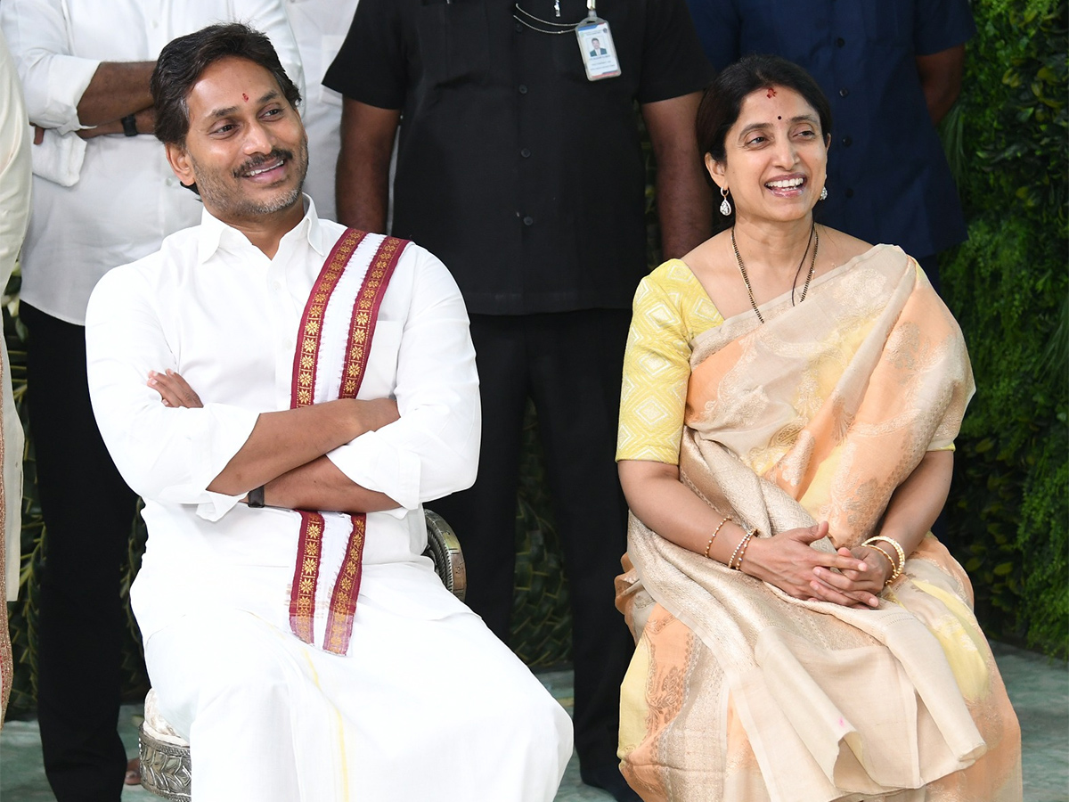 YS Jagan Ugadi Celebrations at Tadepalli HD Photos10