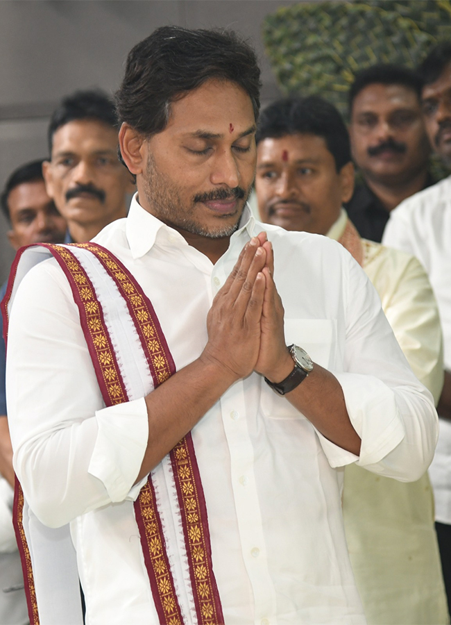 YS Jagan Ugadi Celebrations at Tadepalli HD Photos18