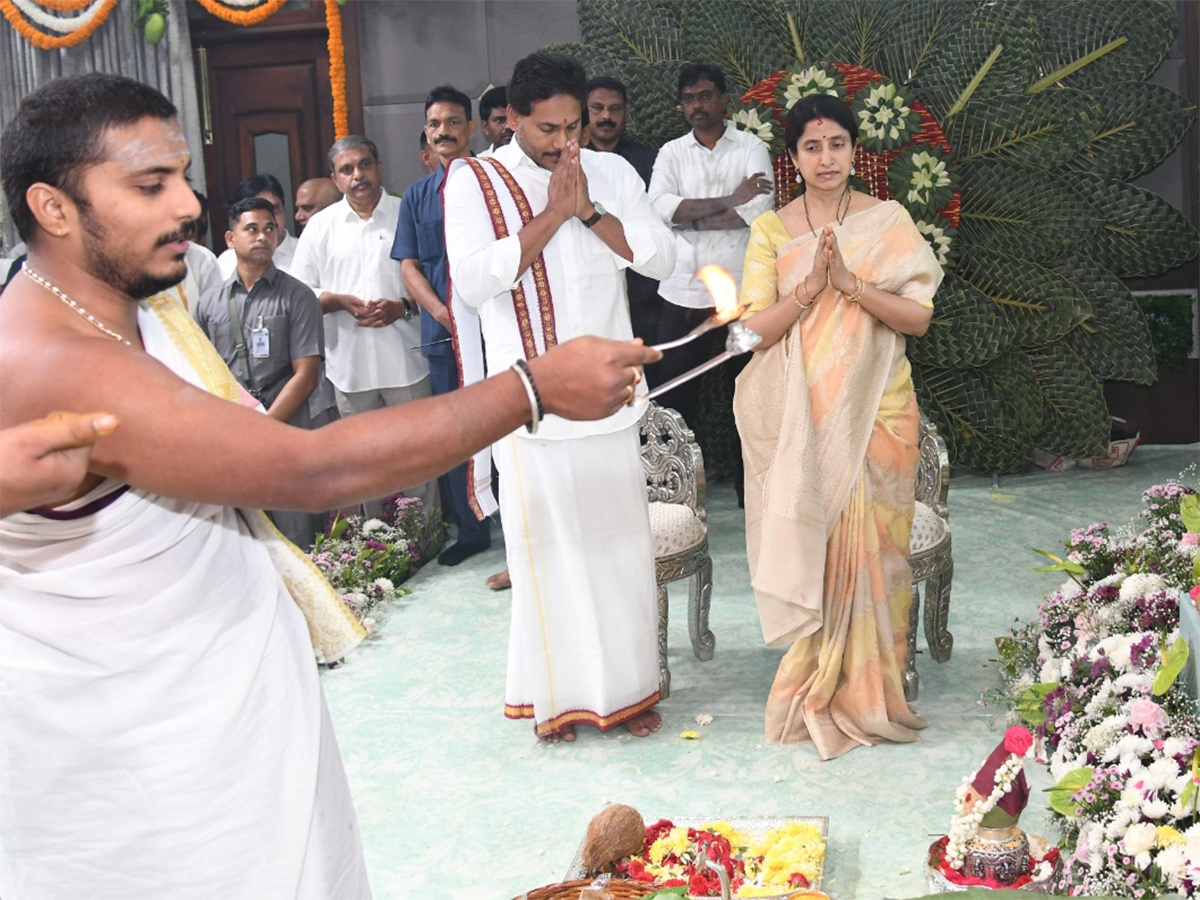 YS Jagan Ugadi Celebrations at Tadepalli HD Photos4