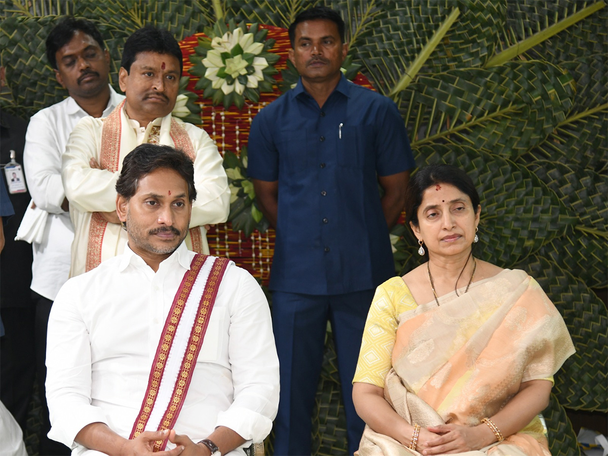 YS Jagan Ugadi Celebrations at Tadepalli HD Photos8