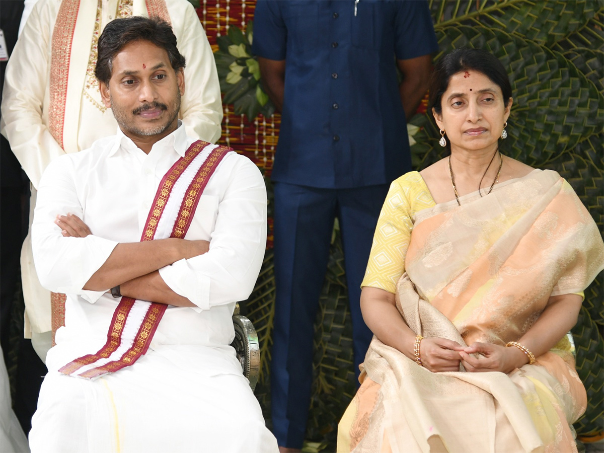YS Jagan Ugadi Celebrations at Tadepalli HD Photos9