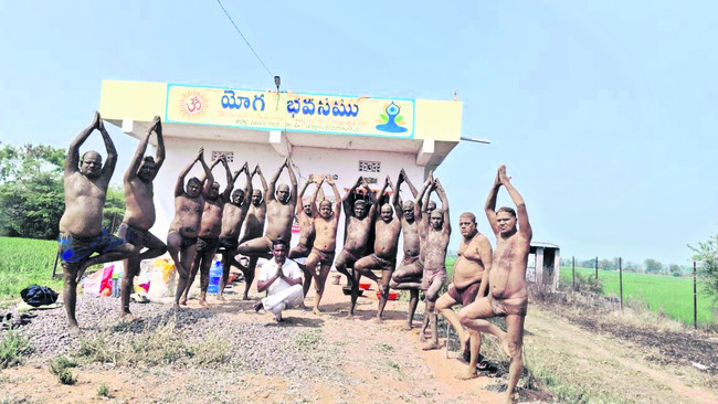మట్టి స్నానం ఆరోగ్యకరం.. ఉల్లాసభరితం 1