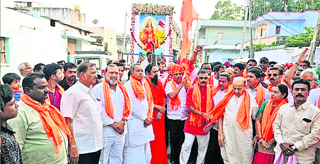 నవ్విస్తే రూ.13 లక్షలు మీవే..1