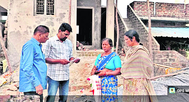 ఇళ్లు కోల్పోయిన పేదలకు అండగా ఉంటాం.. 1