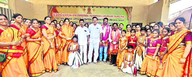 తాళం వేసిన ఇంట్లో చోరీ 
2