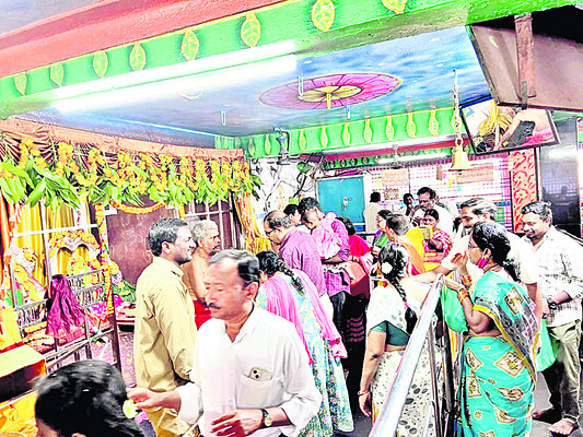 పెద్దమ్మతల్లికి  విశేష పూజలు1