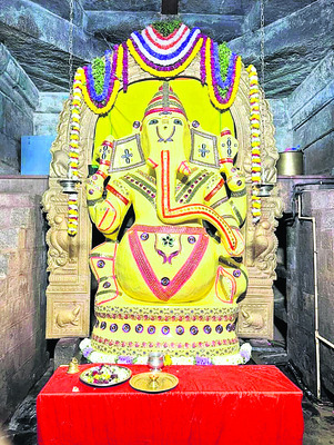 బొజ్జ గణపతికి వెన్నాభిషేకం2